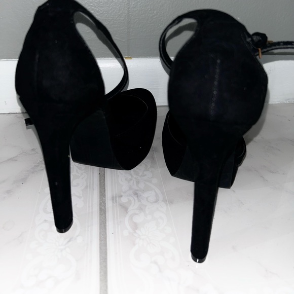 Black heels Forever 21 like new!! - Picture 2 of 4